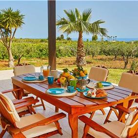 2 bedroom villa with pool and jacuzzi in Scopello, sleeps 6